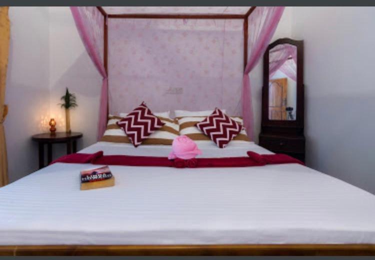 Sea Rock Beach Hotel Arugam Bay Esterno foto