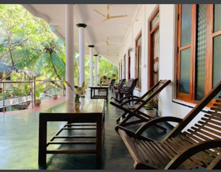 Sea Rock Beach Hotel Arugam Bay Esterno foto