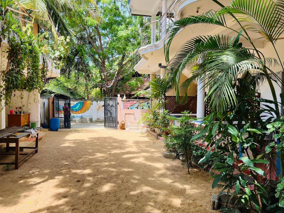 Sea Rock Beach Hotel Arugam Bay Esterno foto