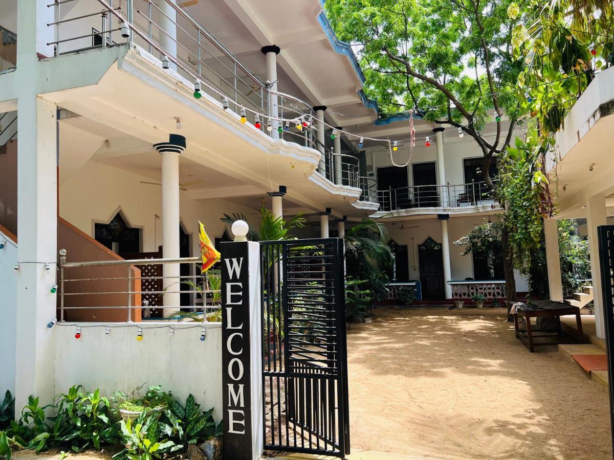 Sea Rock Beach Hotel Arugam Bay Esterno foto
